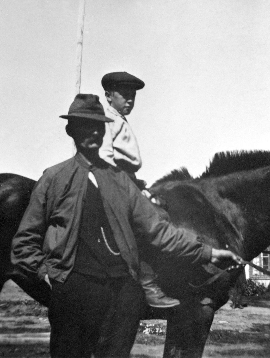 Anno Domkirkeodden, GRUPPE: 2, MAARTIN KILDALEN, SØNNEN OLAF TIL HEST, STRUPERUD, VALLSET,