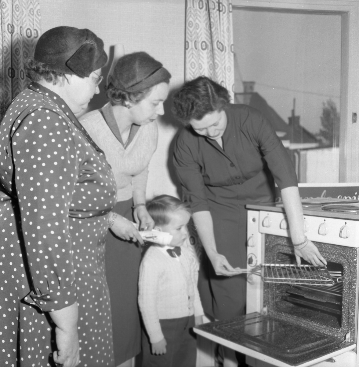 Örebro Kuriren, Exhibition at the Electricity Authority. 26 October 1955.