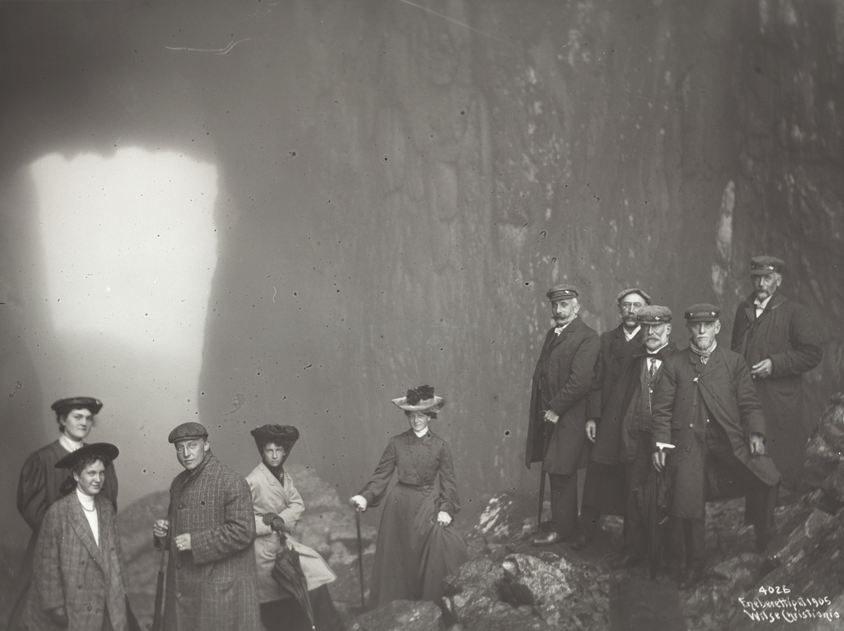 Anders Beer Wilse, Prot: Torghatten - Gruppe i Hullet 2/7 1905