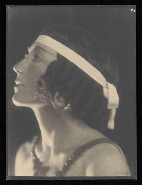 Hoppé, Emil Otto, Cleopatra