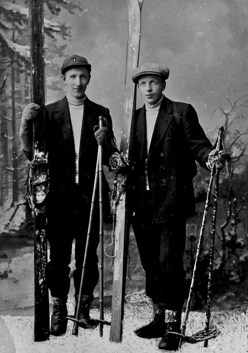 Jan Erik Øvergård, Personer, klær, ski, staver.