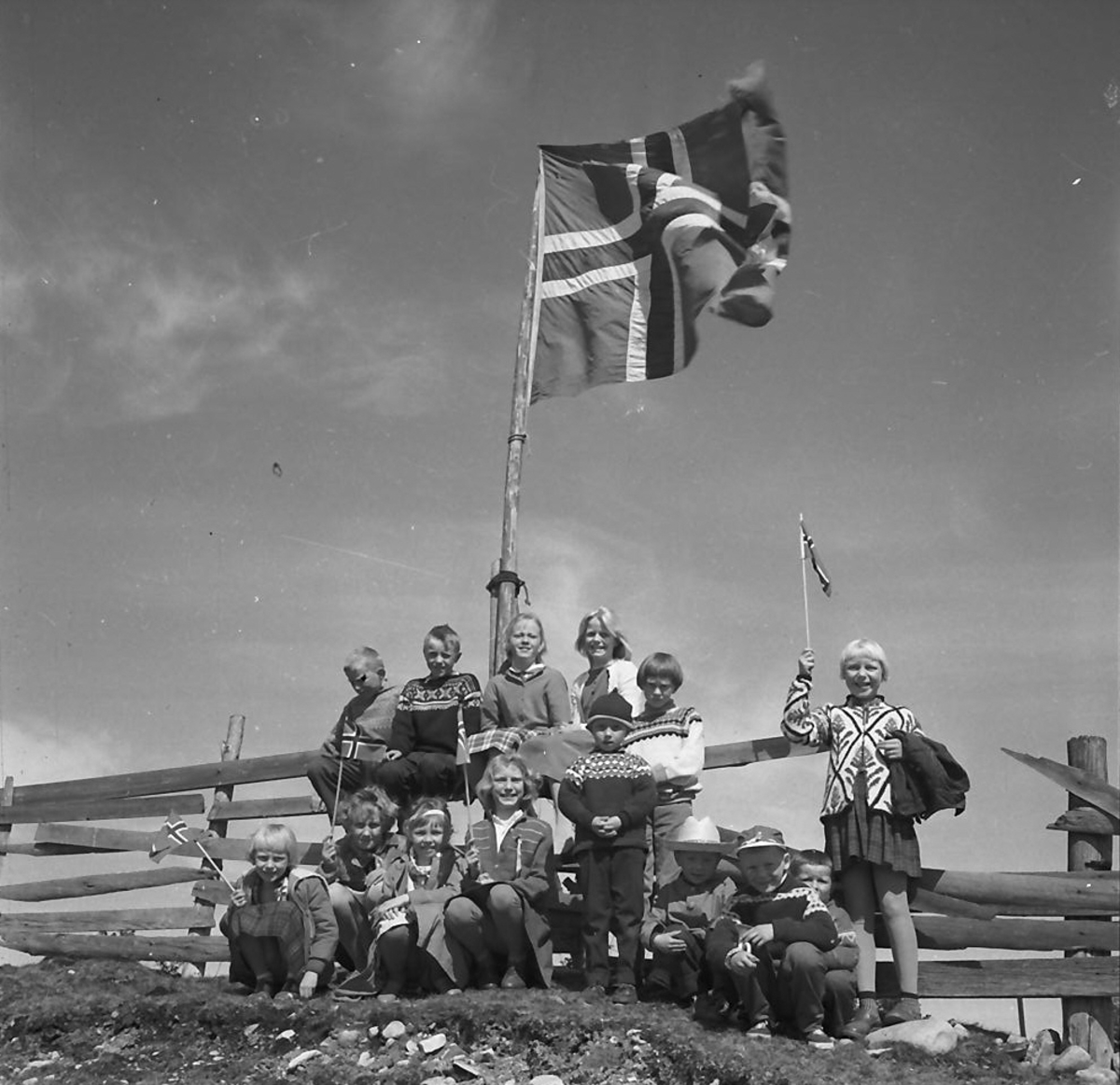 Per Magne Grue, !7. mai 1961, Os el. Hodalen.