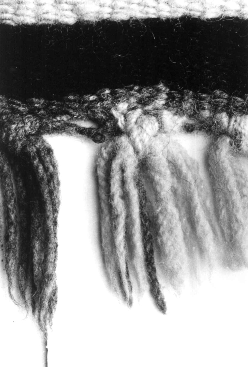 Anna Grostøl, Detalj av frynser på greneteppe. Tromsø, Troms 1947.