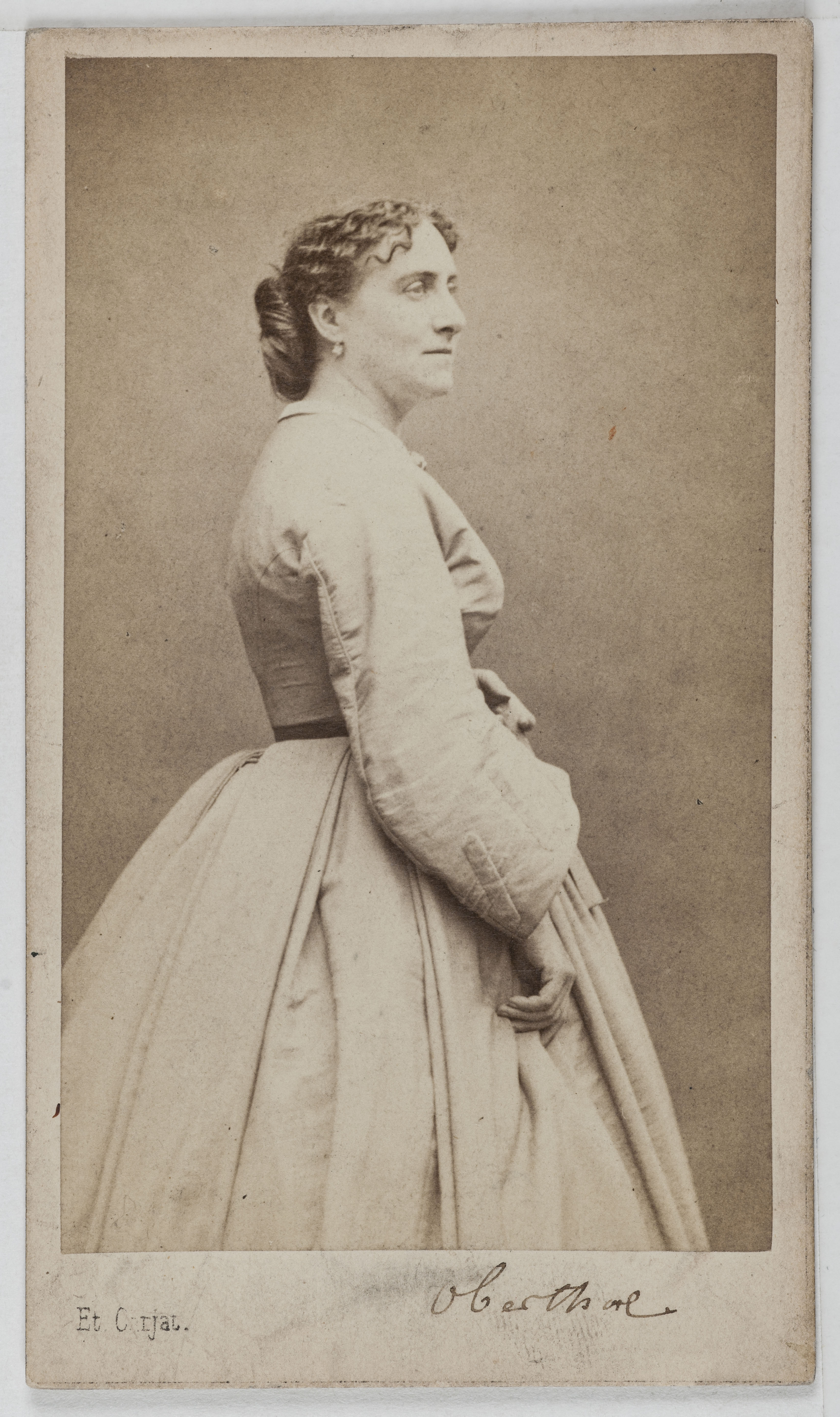 Carjat & Cie, Portrait d'Oberthal, actrice au Théâtre des Délassements-Comiques.
