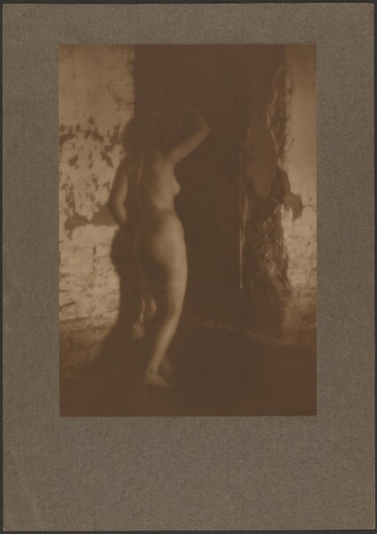 Louis Fleckenstein, Nude in Archway