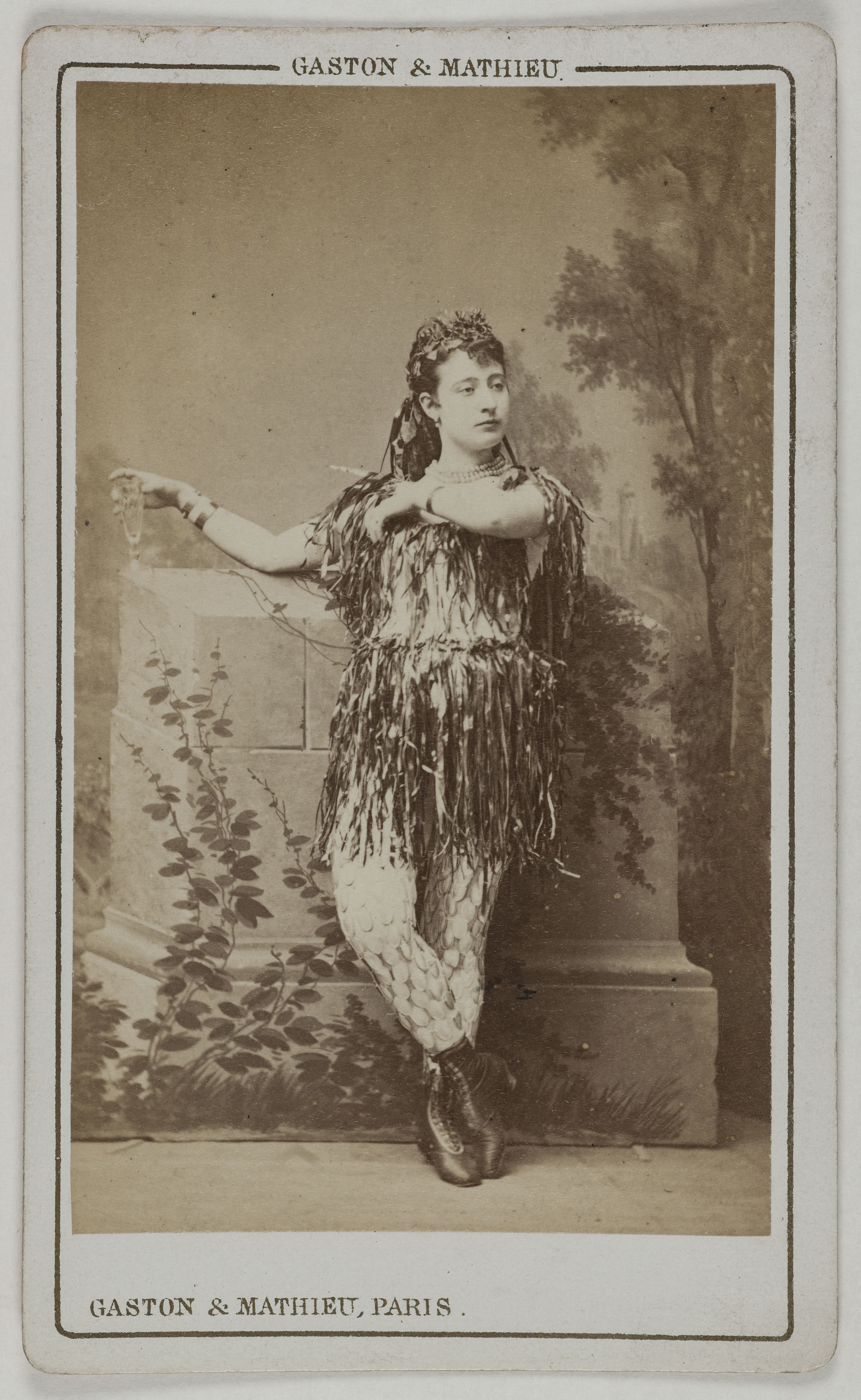 Gaston & Mathieu, Portrait de Derval Aimée ou Hyacinthe, (actrice)