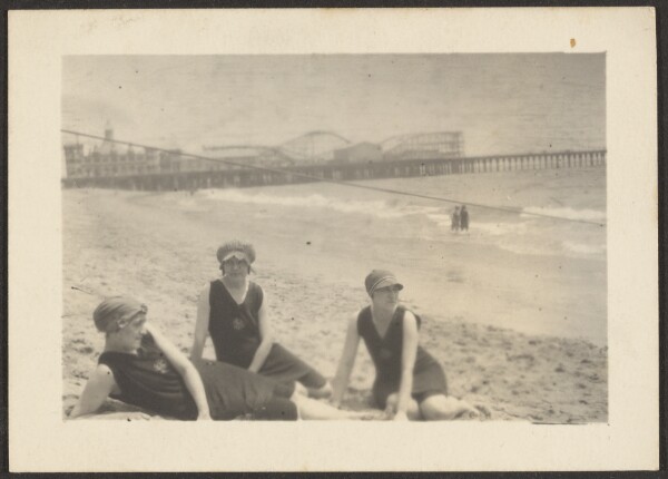 Louis Fleckenstein, [Figures on Beach near Santa Monica Pier]