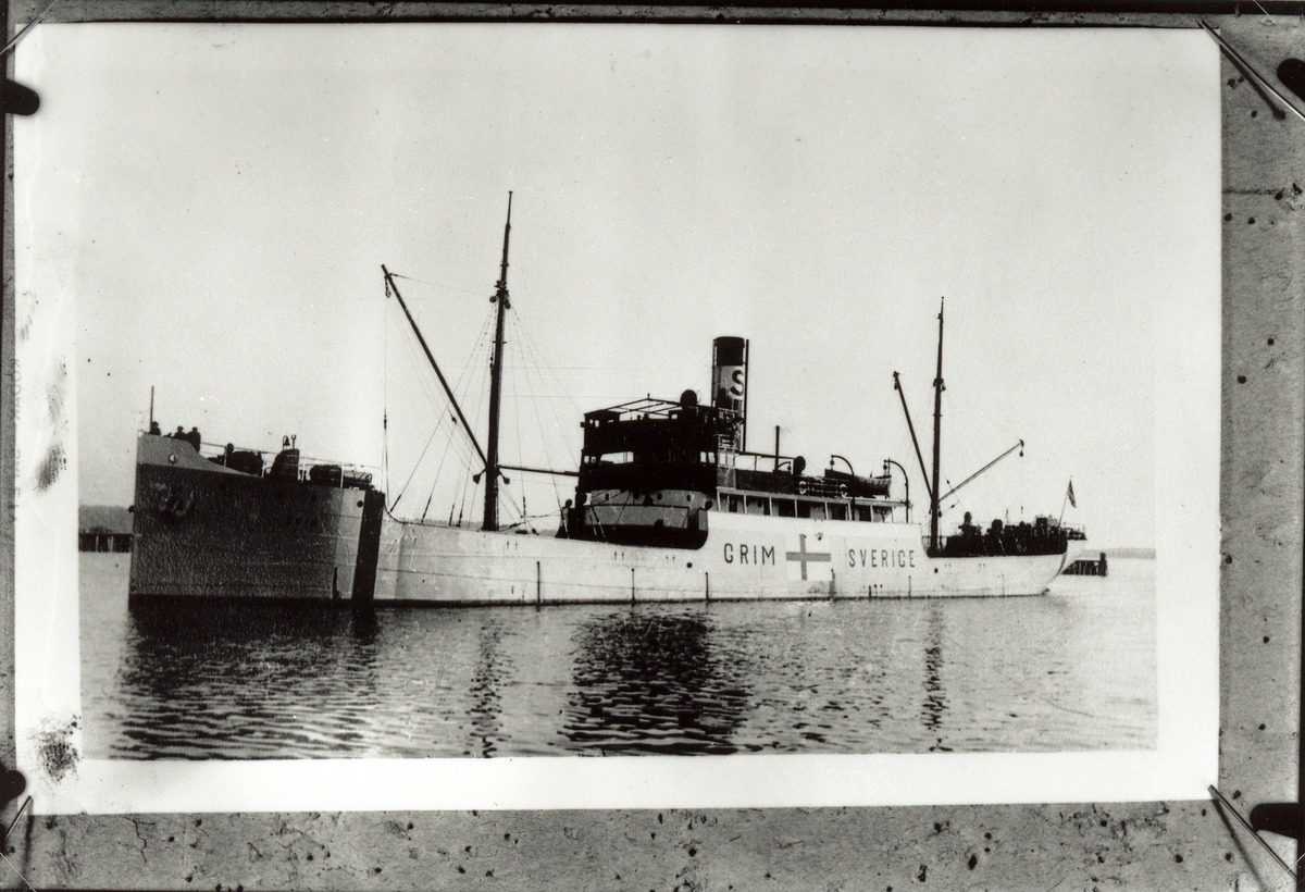 Unknown artist, Lastfartyget Grim. Observera att fartyget ännu 1947 var målat med svenska flaggan - ett tecken som använts under kriget för att undvika torpedering av misstag.