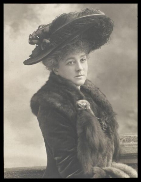 London Stereoscopic and Photographic Company, Guy Little Theatrical Photograph