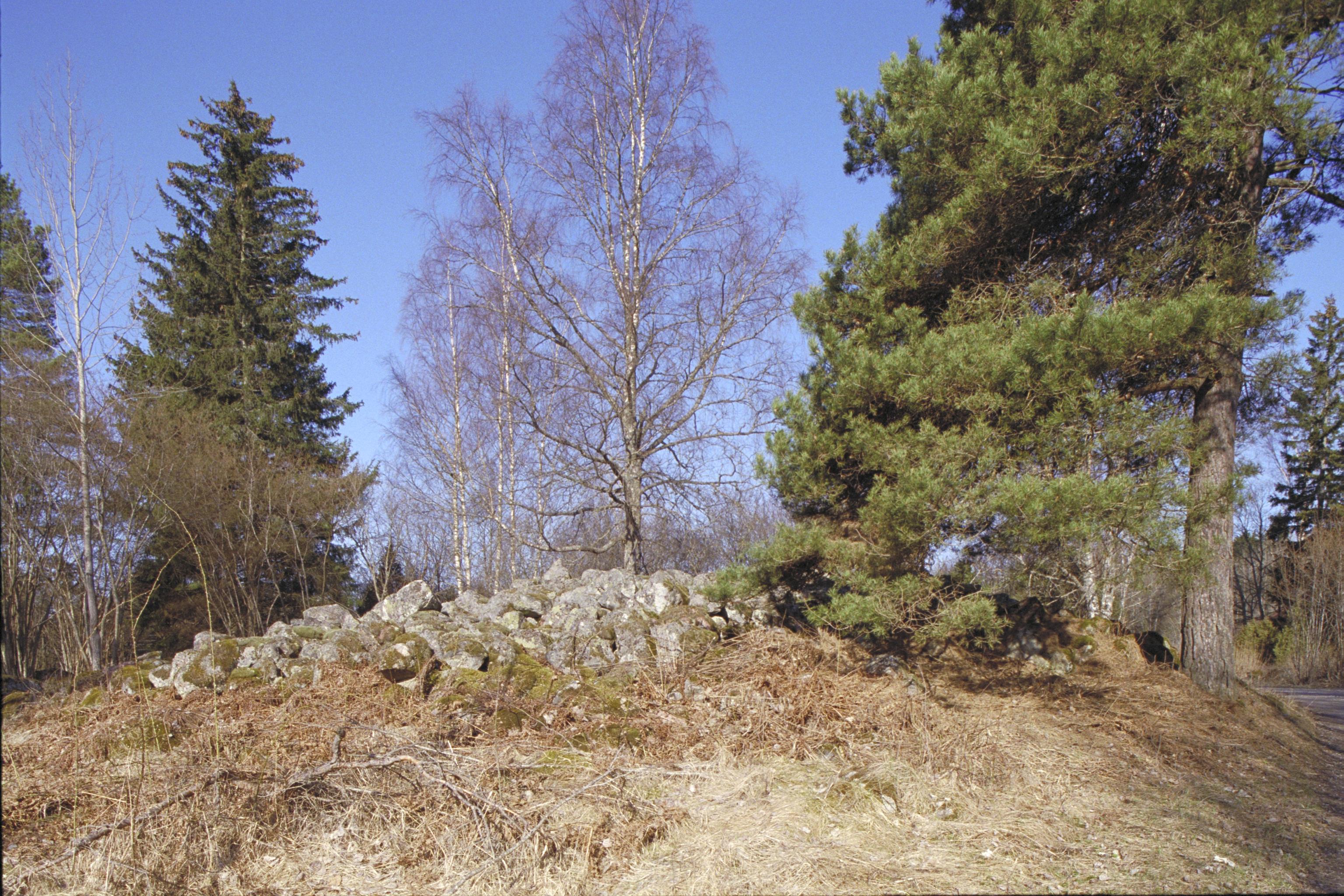 Bengt A Lundberg, Gravröse i Stavby