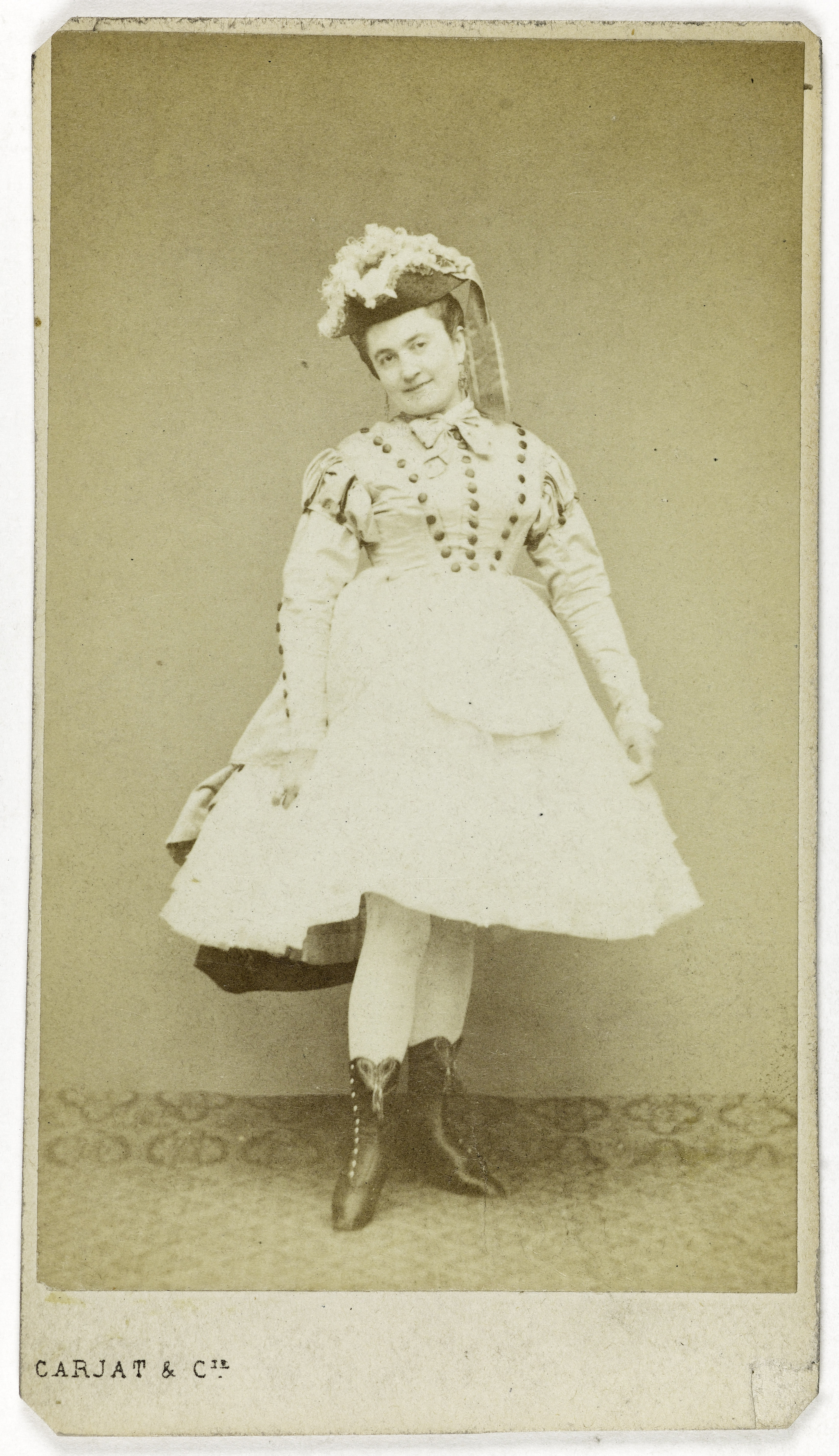 Carjat & Cie, Portrait d'Armande Morel, actrice de théâtre.