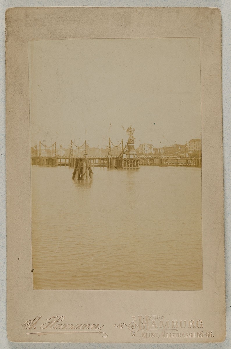 Johann Hinrich W. Hamann, Die Schleuse in Kiel während der Einweihung des Kaiser-Wilhelm-Kanals, dem heutigen Nord-Ostsee-Kanal