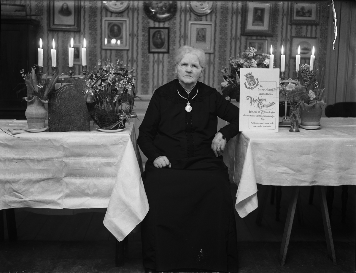Paul Sandberg, Födelsedagsporträtt - vaktmästarhustrun Emma Eriksson, Uppsala 70 år, 1935