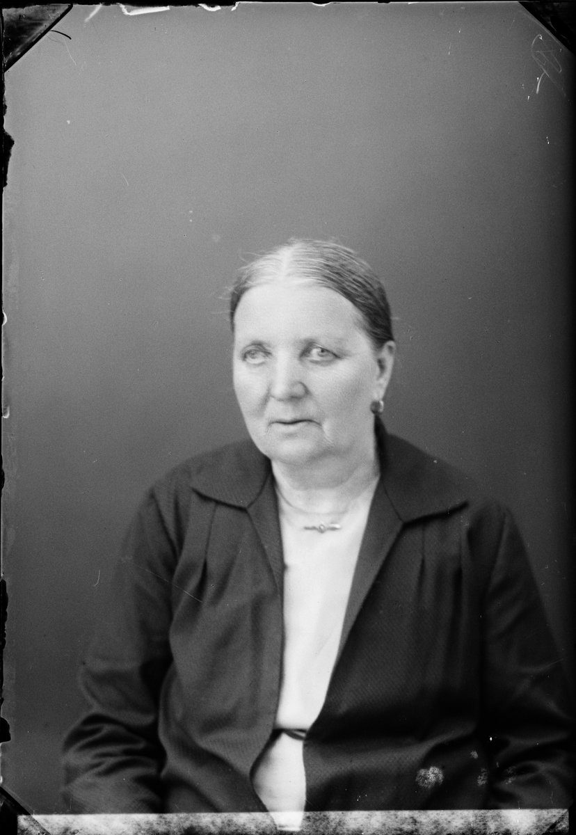 Skötsner-Edhlund, Charlotta Karlsson från Norrskedika, Börstil socken, Uppland 1932