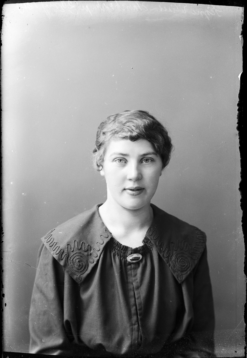 Skötsner-Edhlund, Signe Eliasson från Norrskedika, Börstil socken, Uppland 1919