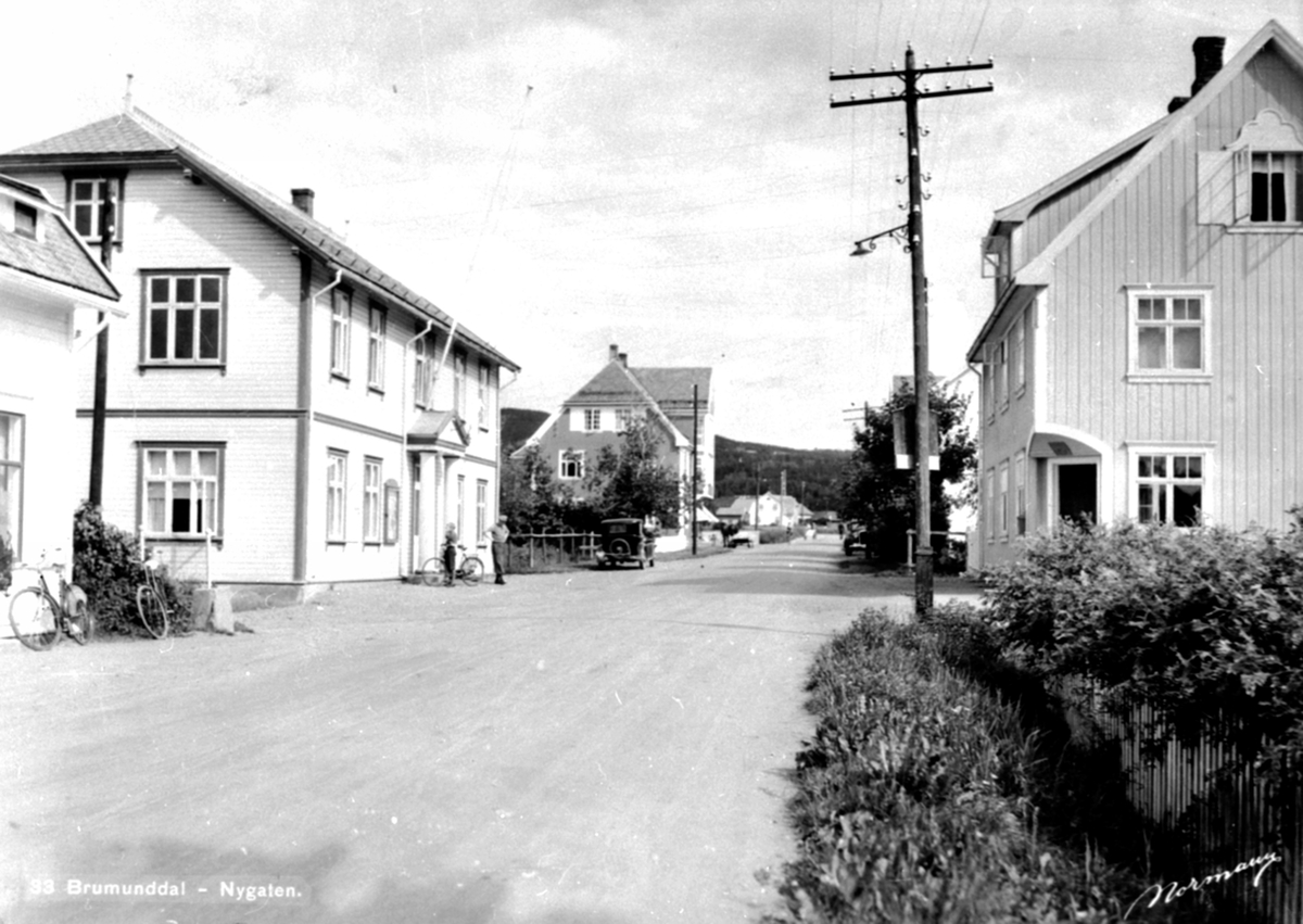 Anno Domkirkeodden, Oversikt, Nygata, Brumunddal. Framheim kino og forsamlingslokale, Voll:Ulven, til høyre Poppely, posthus 1922-1961.