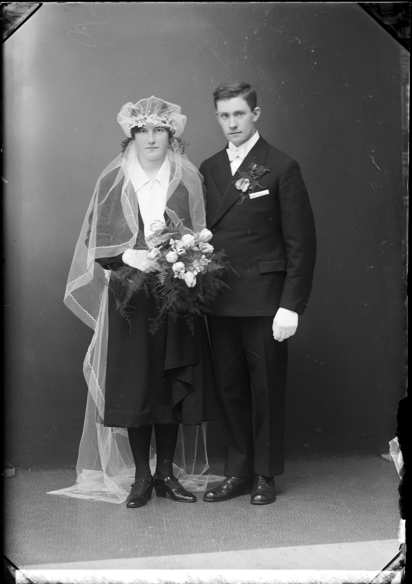 Skötsner-Edhlund, The Bridal Couple Sundell from Aspö, Börstil parish, Uppland 1930