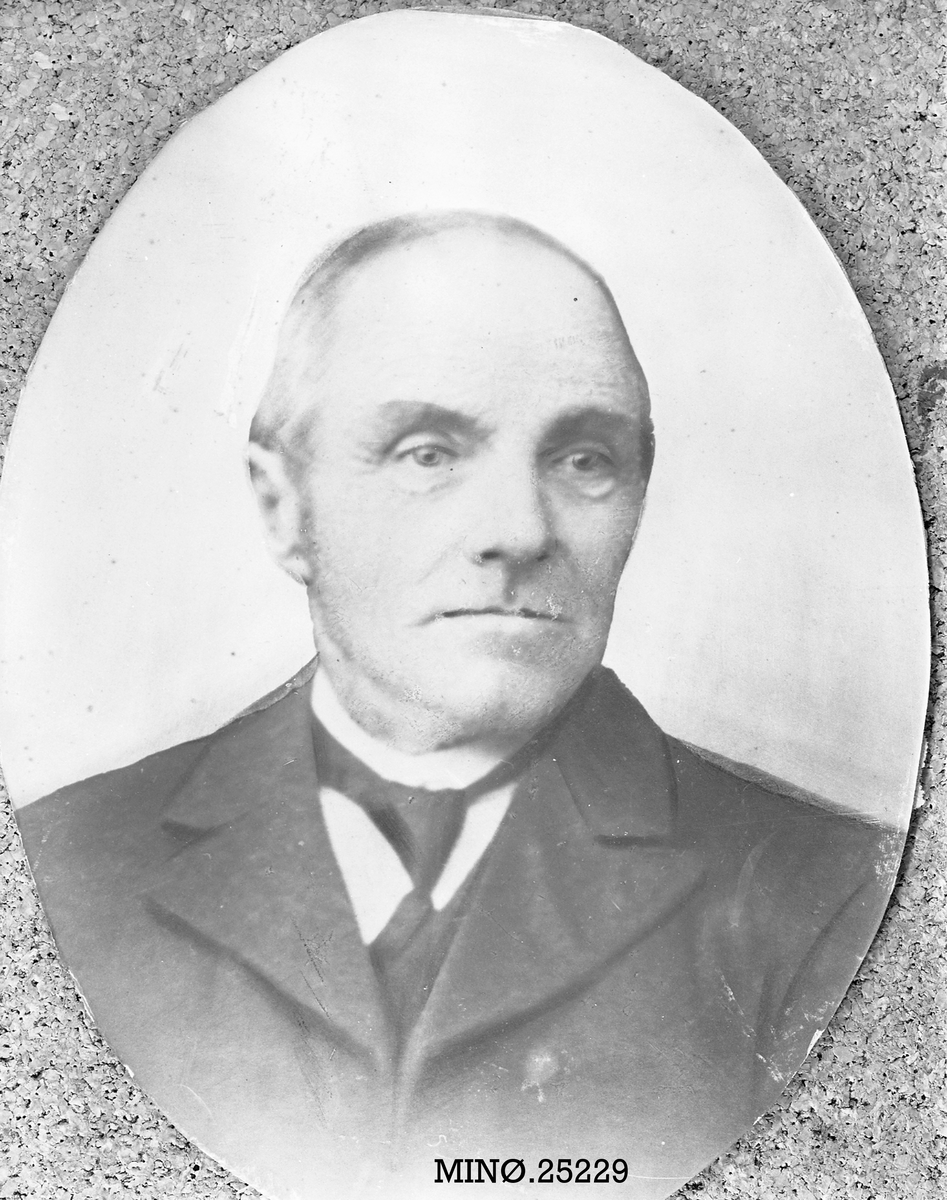 Henrik Augustinsson Stinessen, Portrett av mann