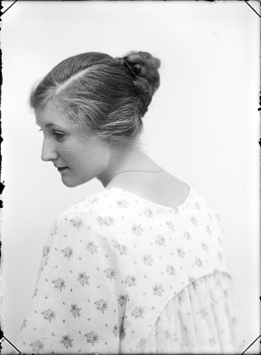 Skötsner-Edhlund, Ateljé Portrait - Sara Edhlund, Östhammar, Uppland