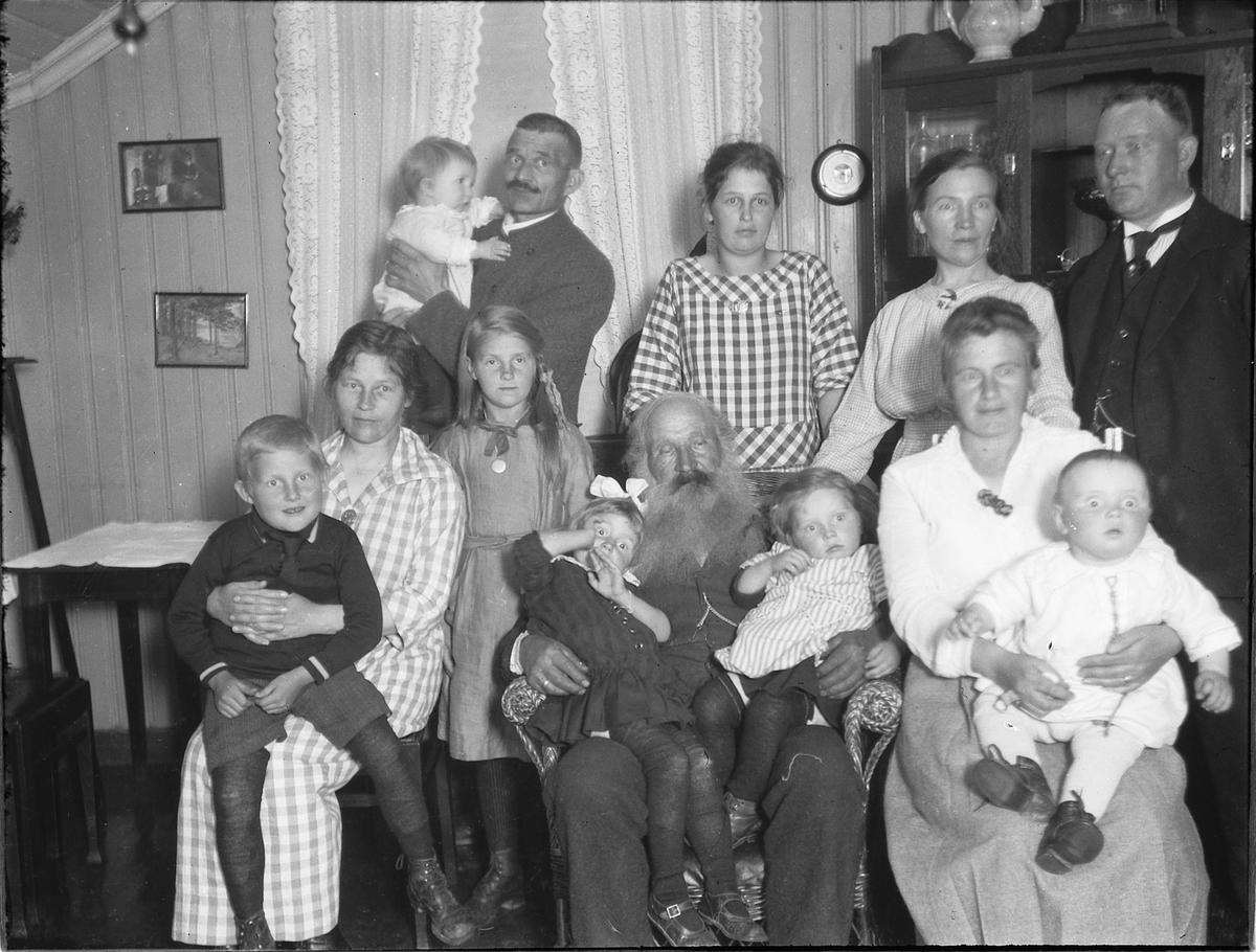 Ragnvald Andersen, Interiør, stue. Familien Andersen.