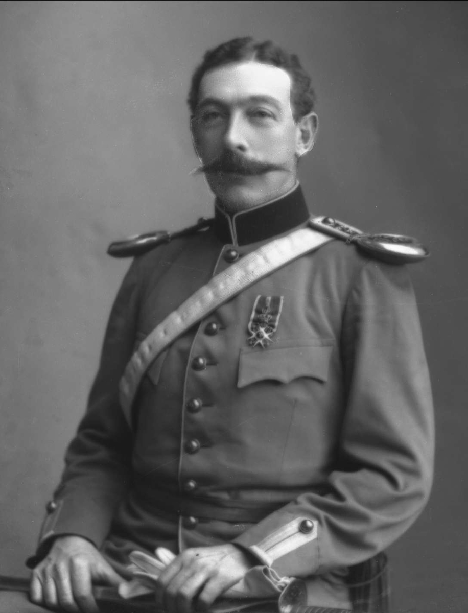 Gustav Borgen, Portrett, mann i uniform. Rittmester Henriques.