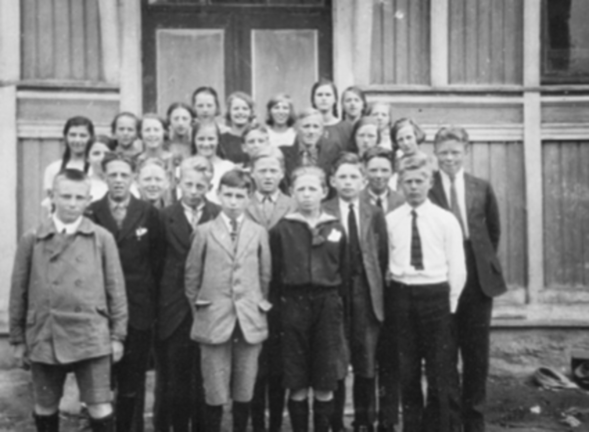 Anno Domkirkeodden, KLASSEBILDE, GYMNASTIKKSALEN, MIDTBYEN SKOLE, BLANT ANDRE: HÅKON WALBERG, SIGURD EVENSMO