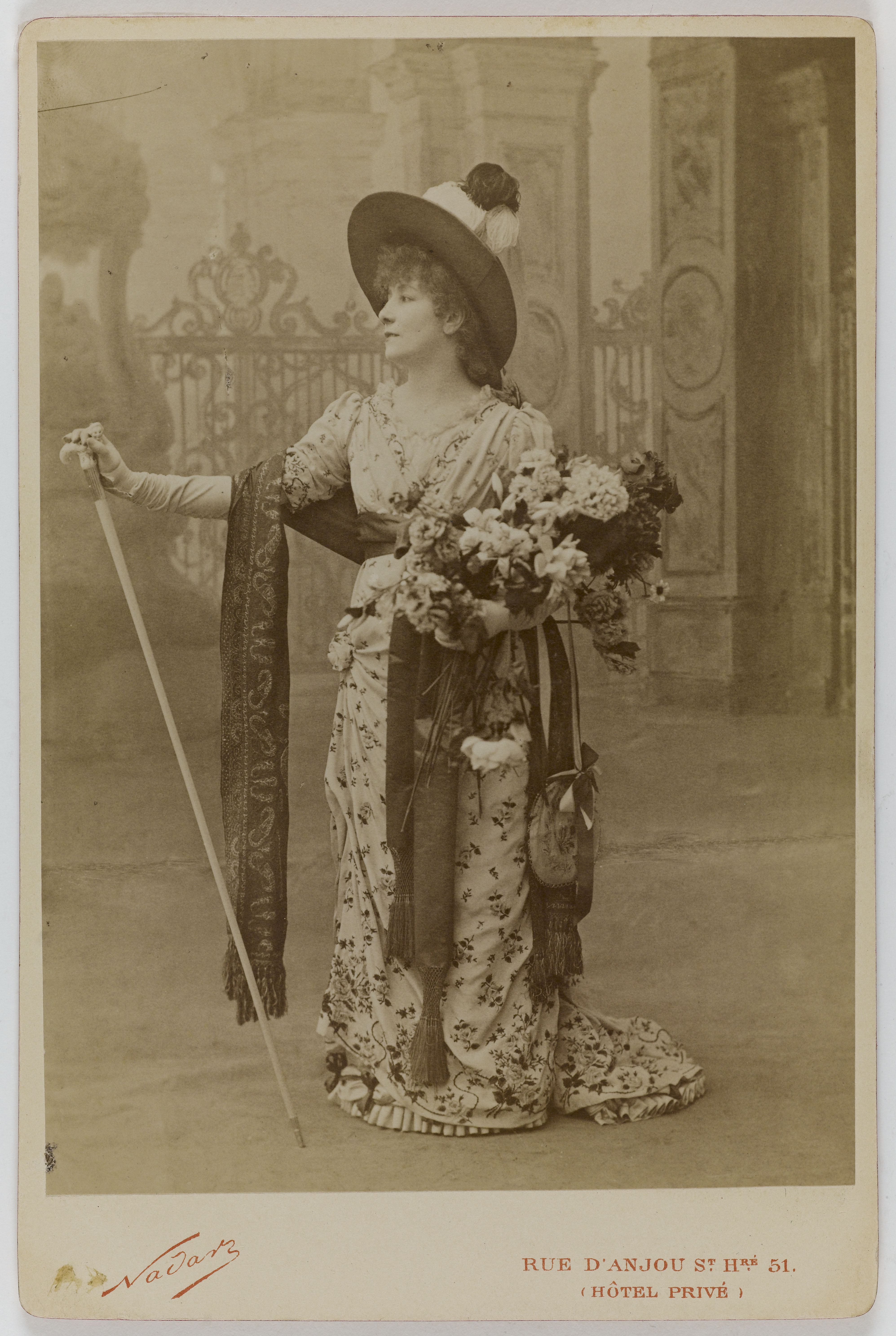 Nadar, Portrait de Sarah Bernhardt (1844-1923), comédienne, dans le role de la Tosca