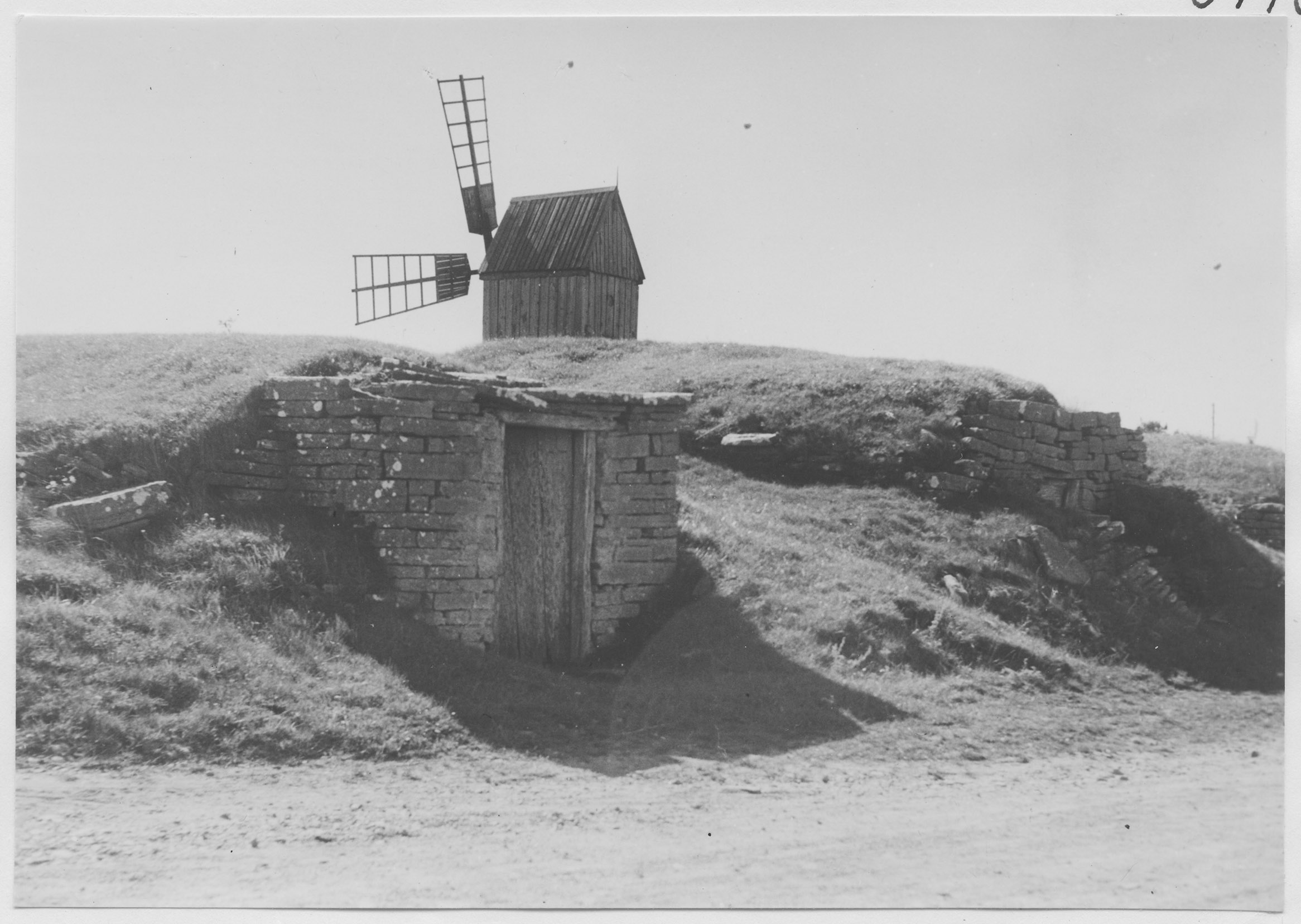 Mårten Sjöbeck, Eriksöre by, källare med jordtak