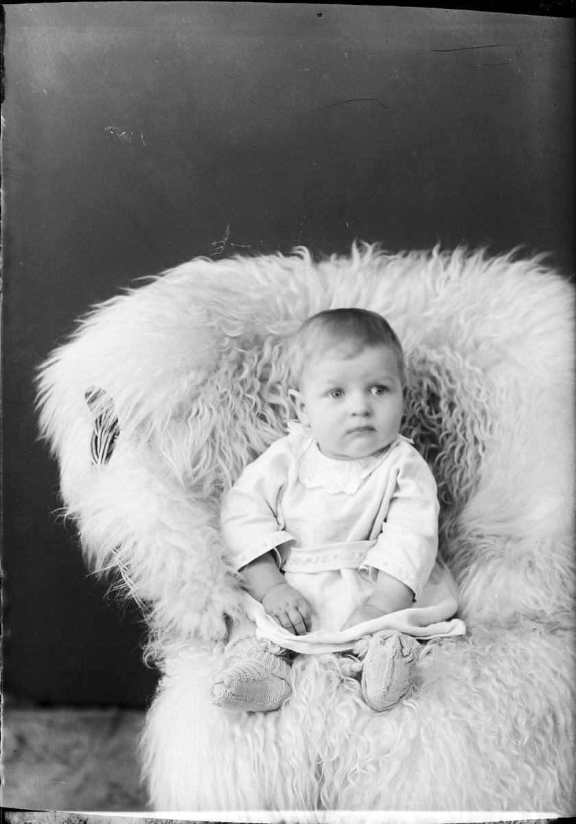 Skötsner-Edhlund, Ateljé Portrait - Children of Boat Builder Johansson from Östhammar, Uppland 1922