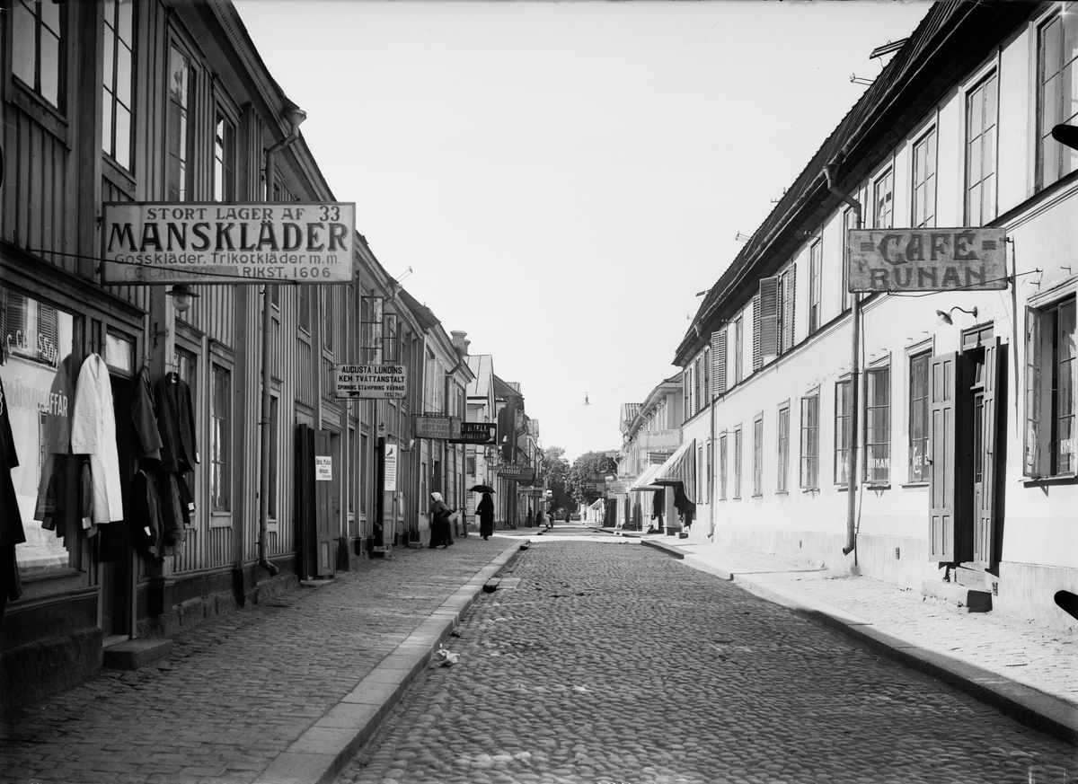 Paul Sandberg, Kvarteren Kransen och Svalan längs Dragarbrunnsgatan, Uppsala