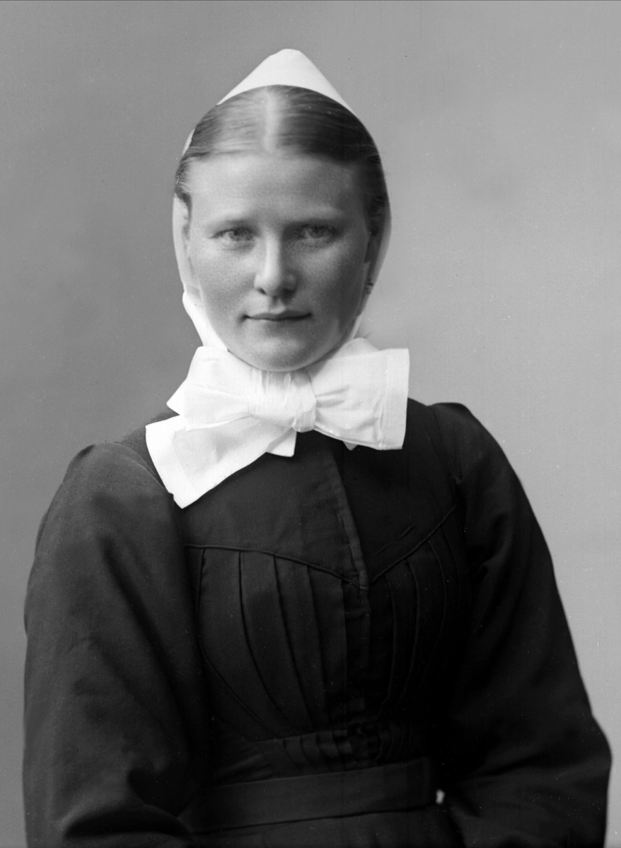 Gustav Borgen, Portrett, sykepleier, diakonisse Dina Jakobsen.