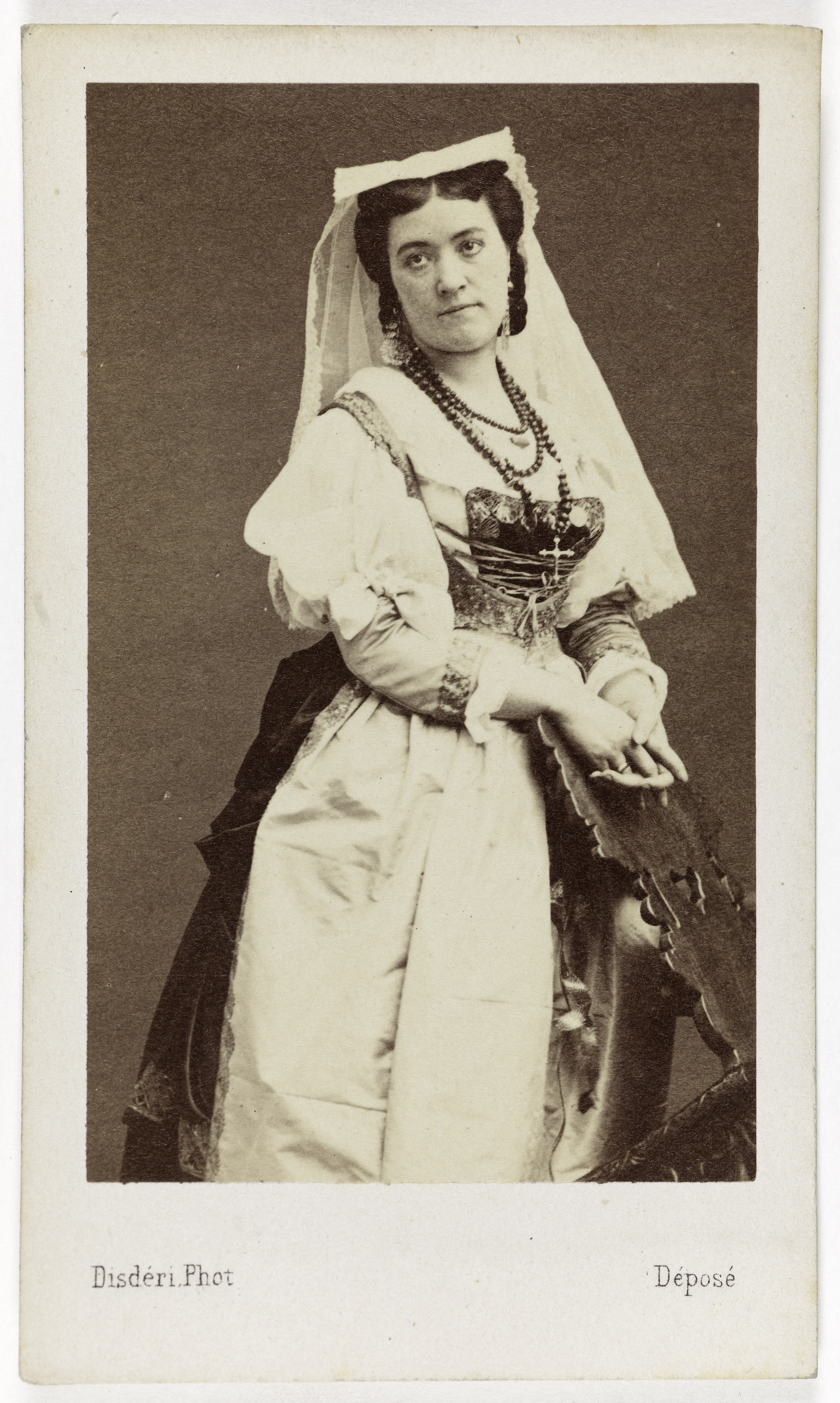 André-Adolphe-Eugène Disdéri, Portrait de Louise Marquet, danseuse à l'Opéra entre 1852 et 1870.