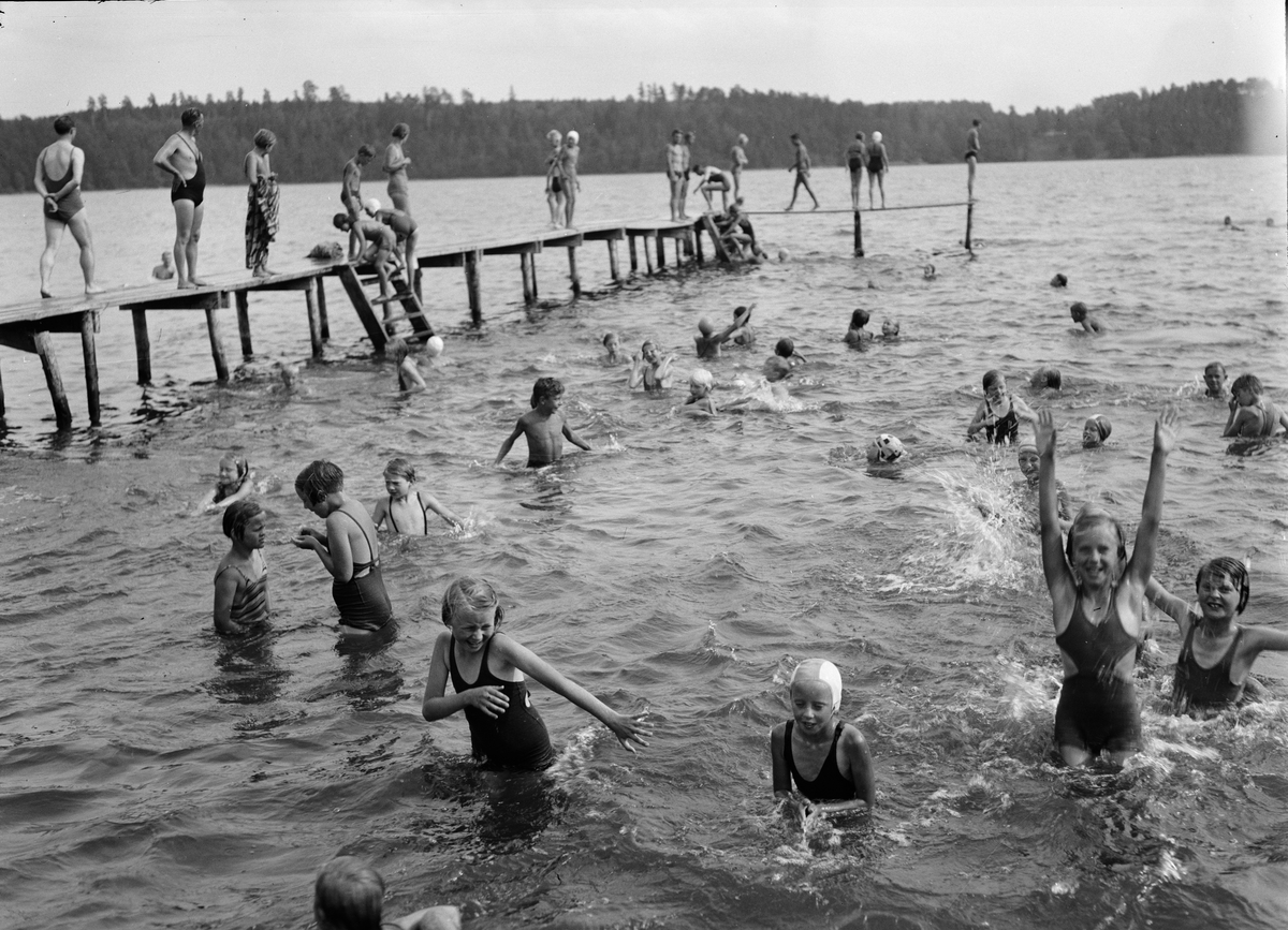 Paul Sandberg, Badande barn i Lyssnaängsbadet, Graneberg