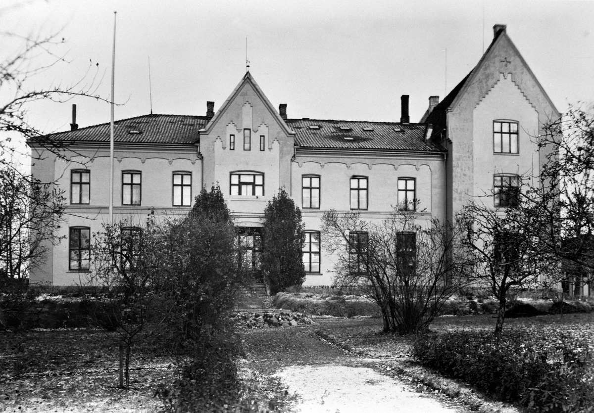 Anno Domkirkeodden, EKSTERIØR, HOVEDBYGNINGEN, HAMAR LÆRERHØGSKOLE FØR DEN BLE HVITMALT, LÆRERSKOLE.