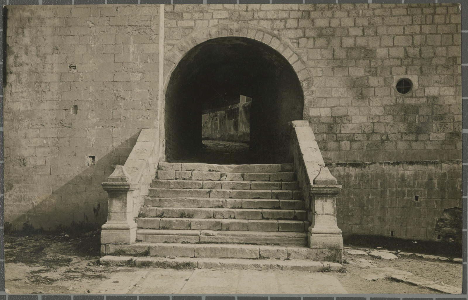 Desconegut, 61. Gerona.-Plaza Cathedral