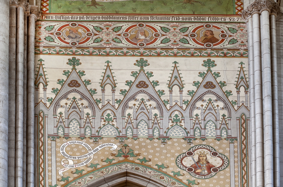 Olle Norling, Sant Erik and portrait figures with parts of the synda confession on language bands. The north cross arm (travé 38), west wall, Uppsala Cathedral, Uppsala 2013