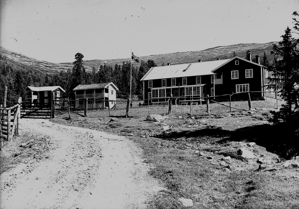 Per K. Lien, Tronsvangen motell.