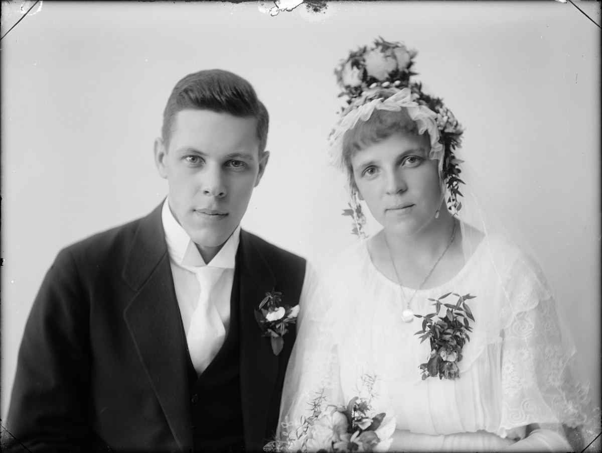 Skötsner-Edhlund, Ateljé Portrait - Bridal Couple, Östhammar, Uppland