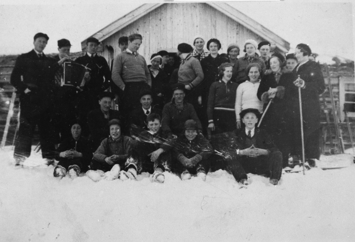 Ukjent, Ungdomslaget på skitur på Gammelsetra (Oppistuvangen)
