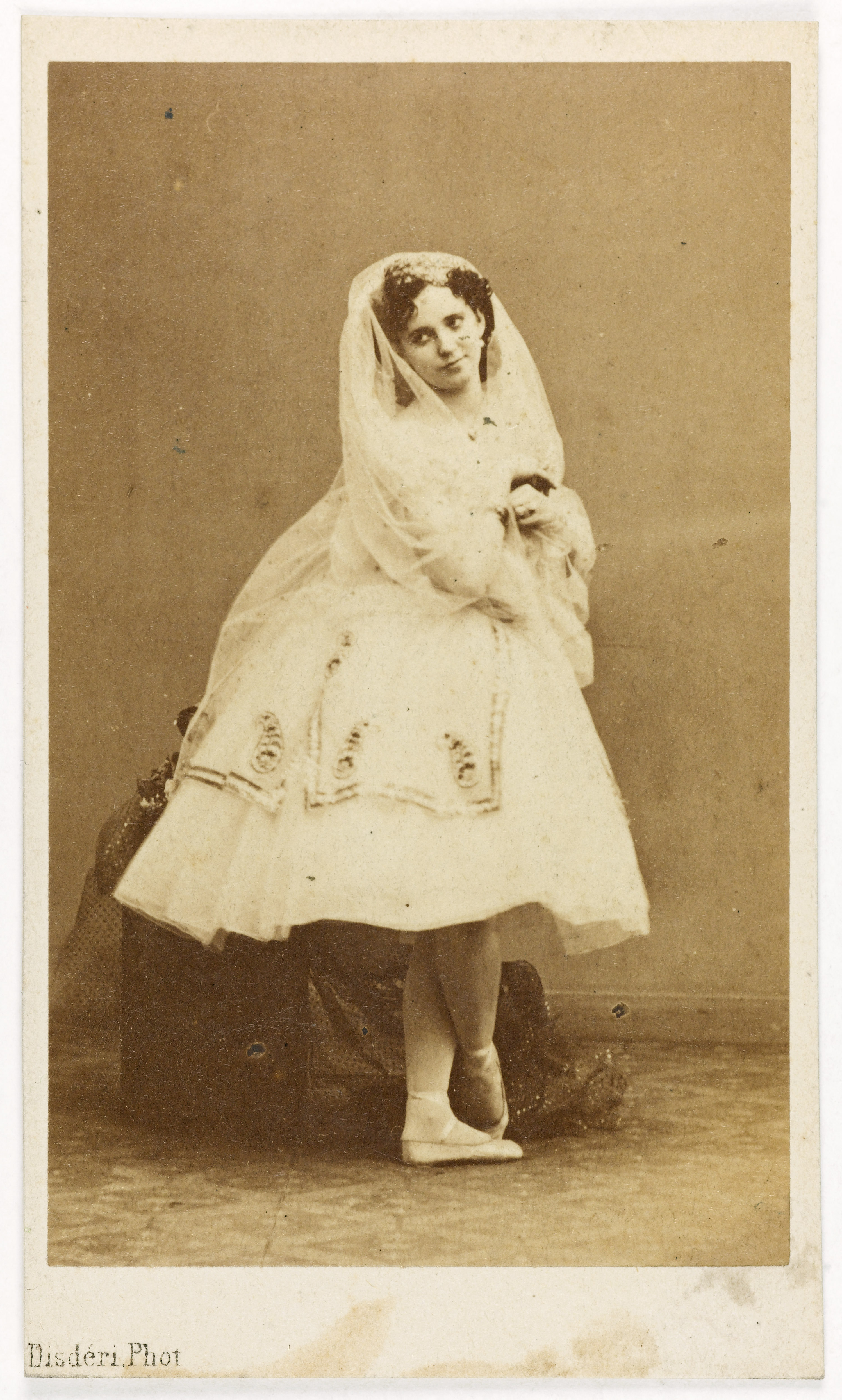André-Adolphe-Eugène Disdéri, Portrait de Mlle Troisvallets, danseuse