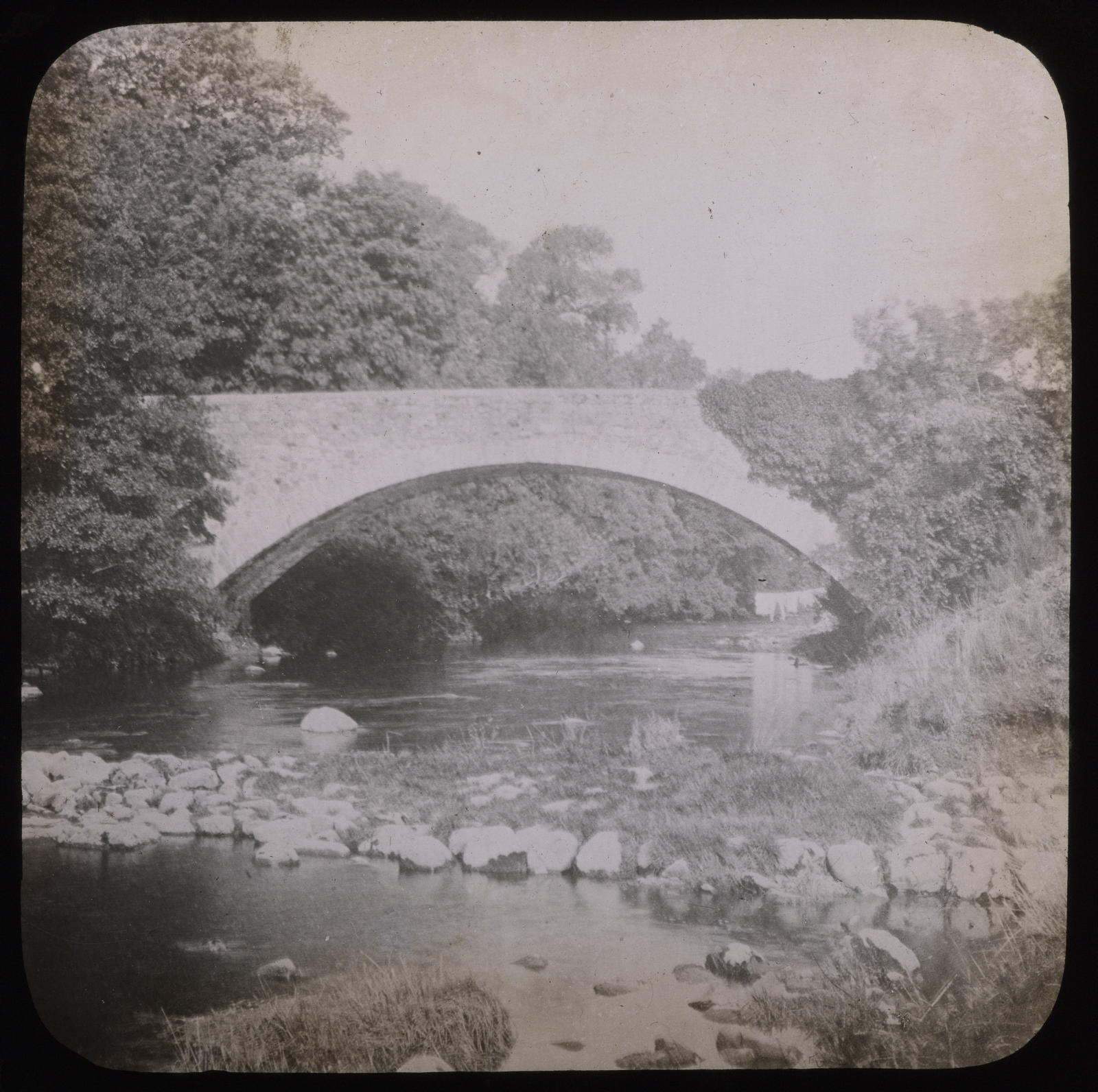 Desconegut, [Bridge over a river]