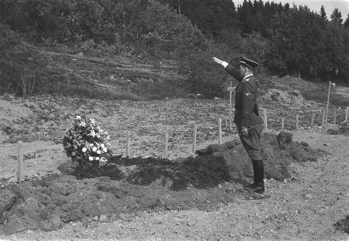 Anders Beer Wilse, Prot: Tyske Kirkegård - Krans nedlegges