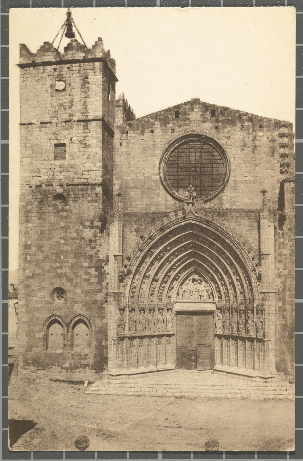 Desconegut, 3 - Castelló d’ Empuries. Church of Sta. Maria. The main fawn