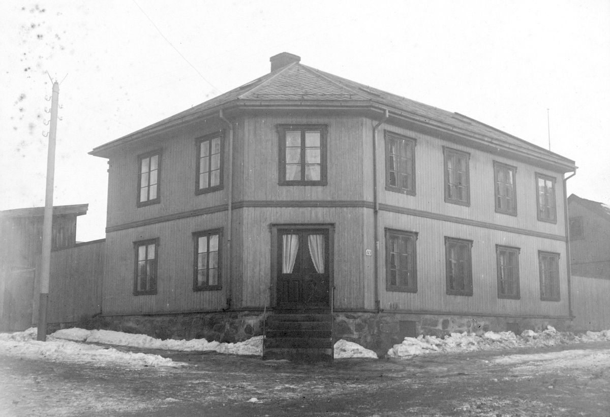 Ukjent, Metodistkirken i Hamar. Gården i Grønnegata 49, i dag Grønnegata 97 der metodistmenigheten hadde sine møter før kirken ble oppført.