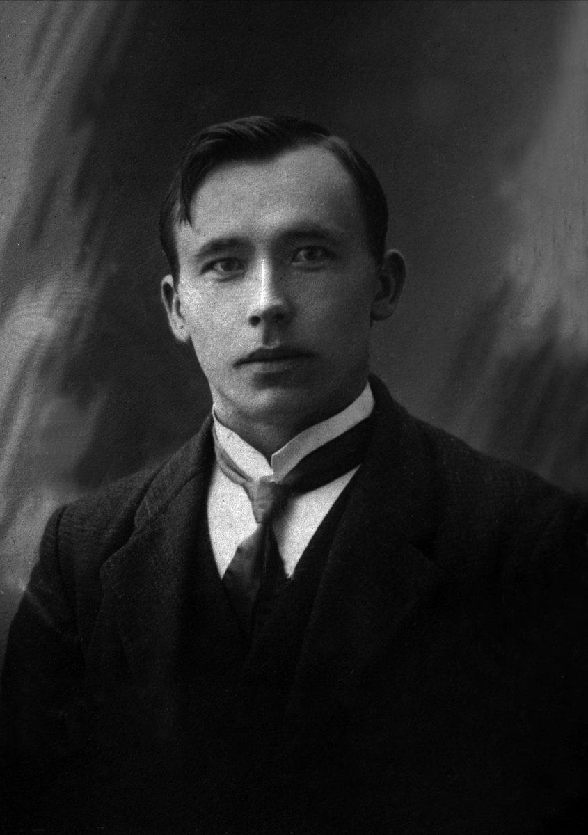 Gustav Borgen, NFB.08977