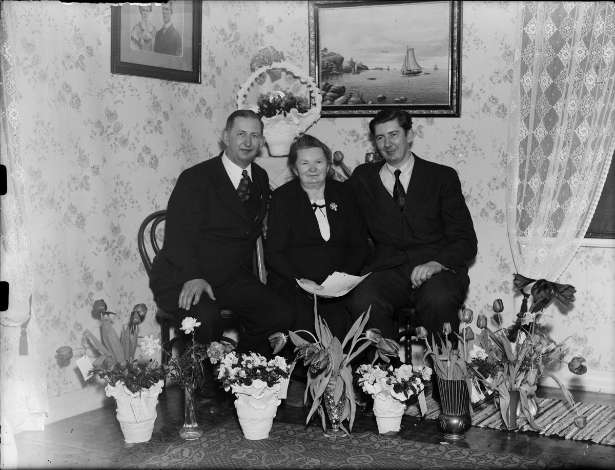 Skötsner-Edhlund, Grupporträtt i bostadsmiljö, Östhammar, Uppland