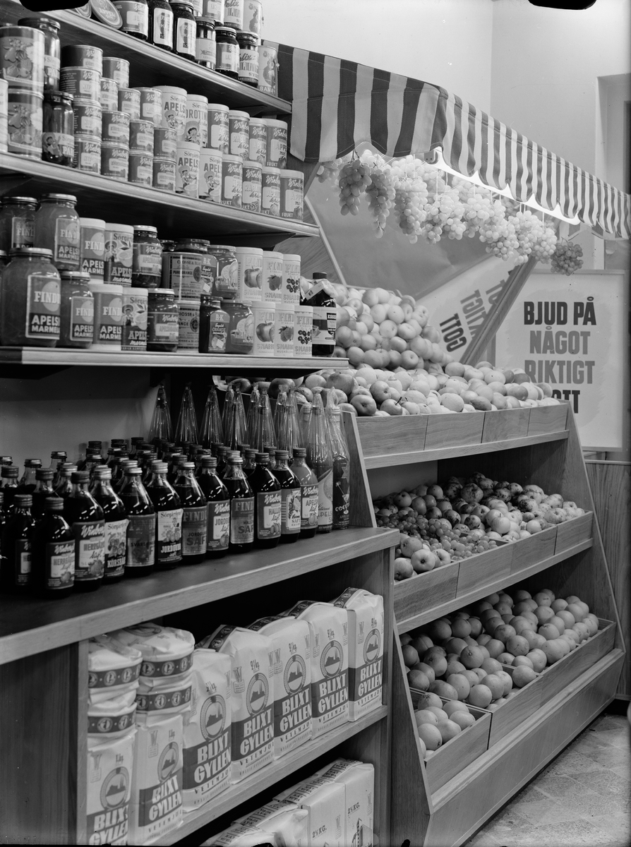 Paul Sandberg, Matvaror i livsmedelsaffär, sannolikt Uppsala, 1949