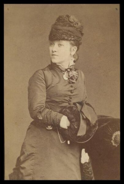 London Stereoscopic and Photographic Company, Guy Little Theatrical Photograph