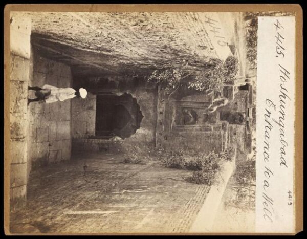 Francis Frith, Hoshungabad.  Entrance to a Well