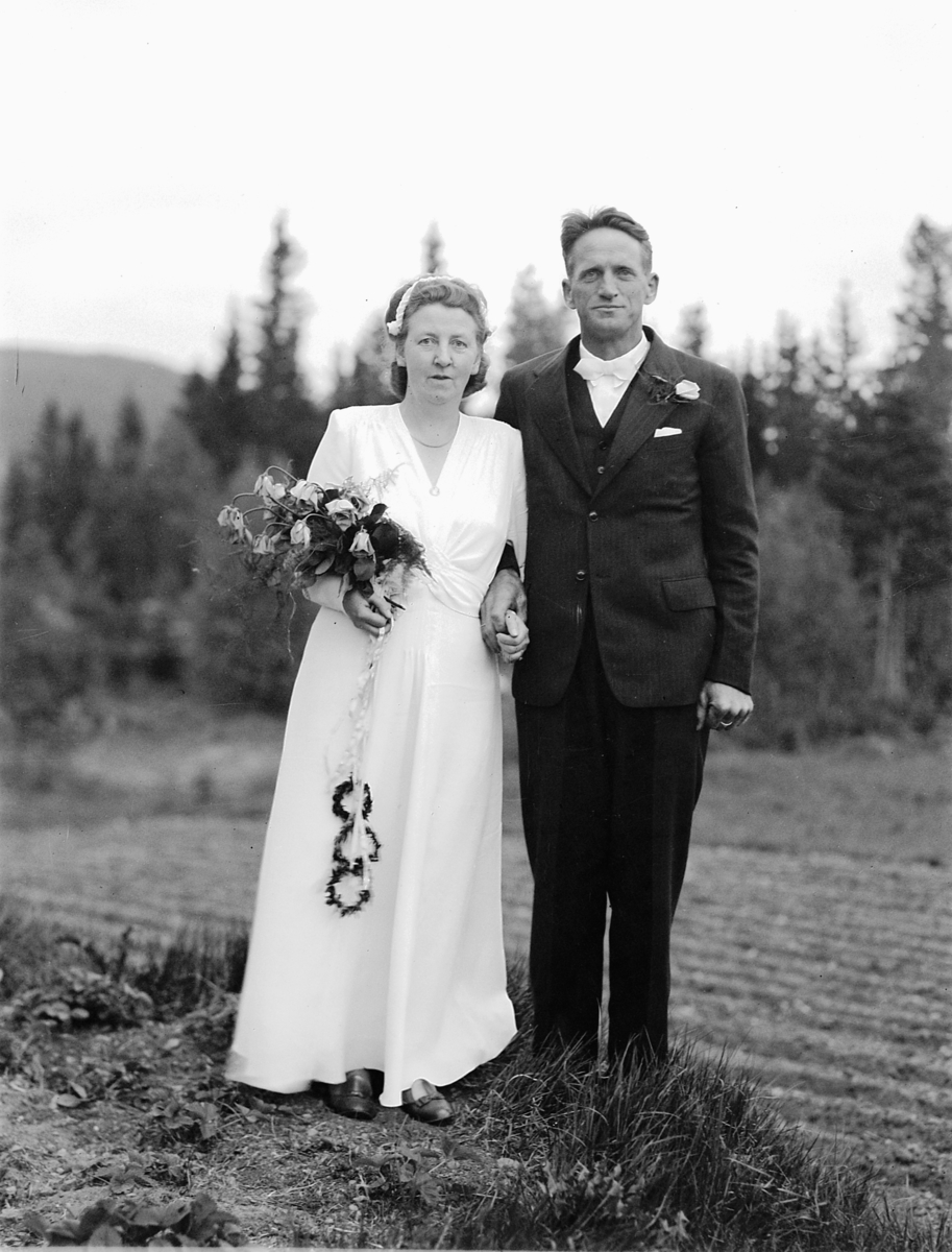 Håkon Prestkværn, BRUDEPAR, TANGEN, 1947.
